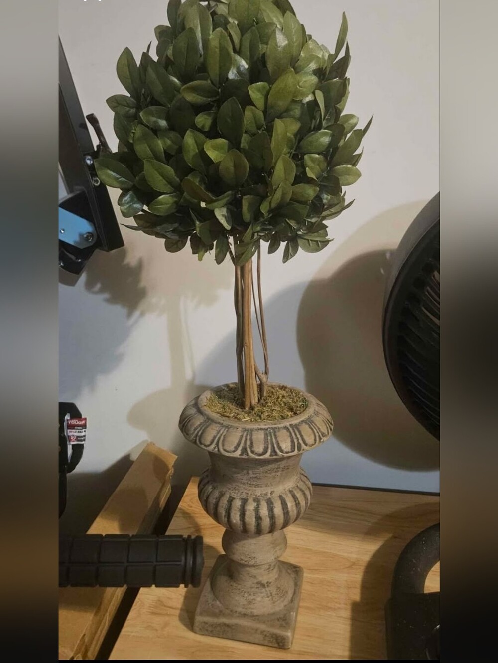 Classic Topiary Urn Décor in Green and Tan